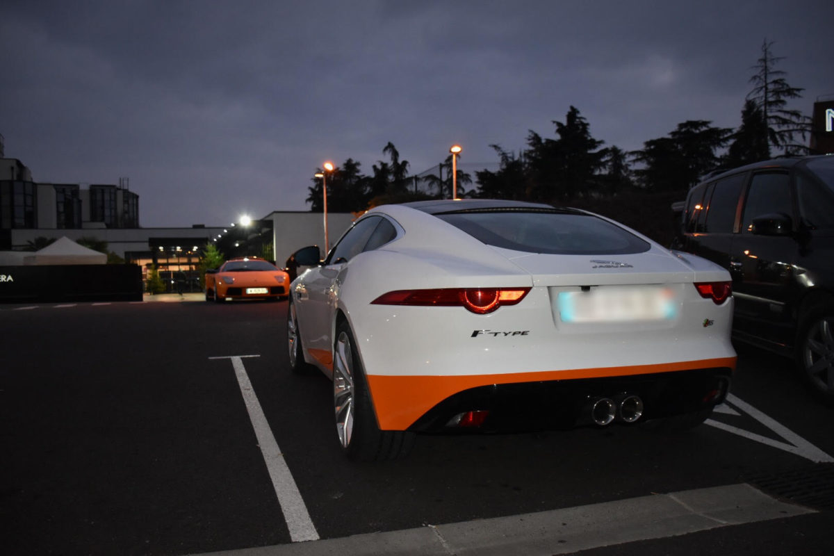 Jaguar F-Type S Covering sur mesure Orange / Noir / Blanc